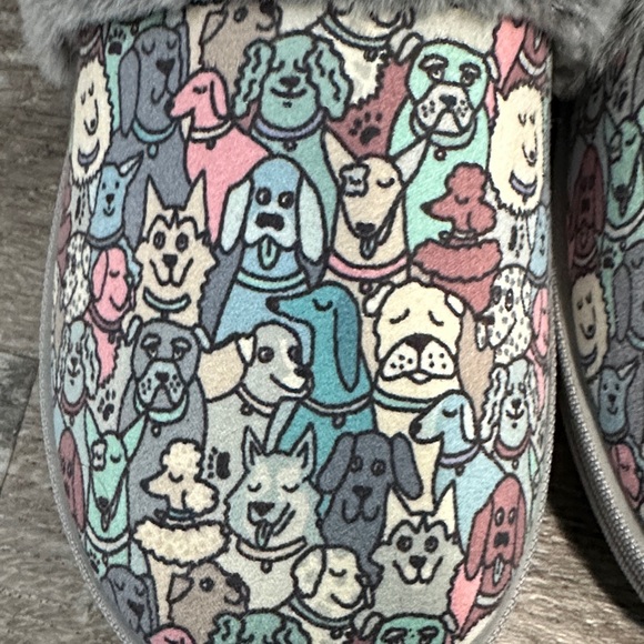 Skechers BOBS Gray Furry Slippers with Colorful Dog Print - Picture 4 of 4